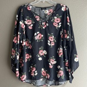 TORRID lightweight rayon blouse with wide sleeves and a floral design.  Size 1X.